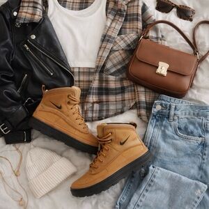 ✨ RARE -Nike Hoodland Boots: No Longer Made ✨